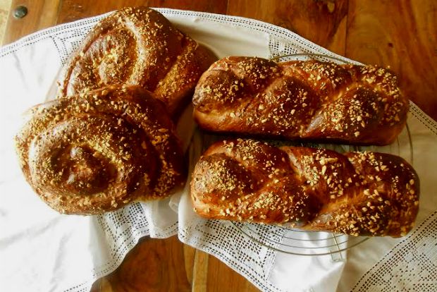 Λαμπριάτικες ετοιμασίες: τσουρέκια