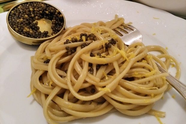 Λινγκουίνι με χαβιάρι, ξύσμα λεμονιού και ένα μυστικό