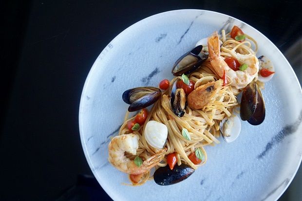 Λινγκουίνι με γαρίδες και όστρακα