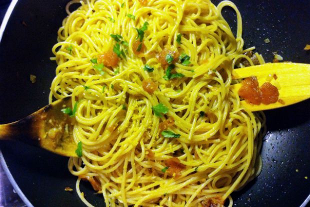 Μακαρονάδα με αυγοτάραχο στην ερημιά