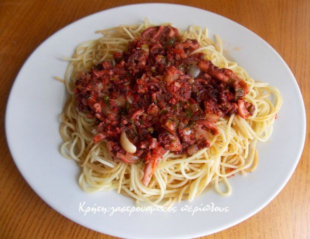 Μακαρονάδα νηστίσιμη με «κιμά» χταποδιού