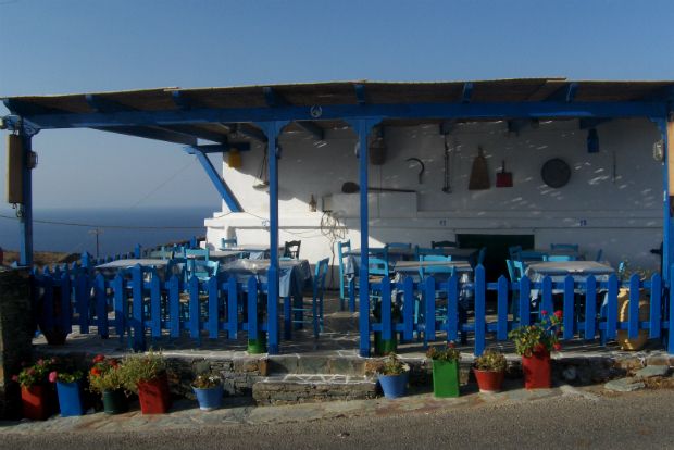 Μακαρονάδα της Φολεγάνδρου: στην άκρη του γκρεμού