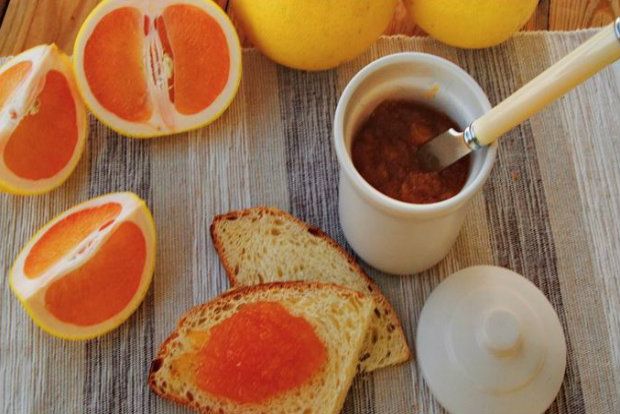 Μαρμελάδα γκρέιπφρουτ για πολλες επαλείψεις