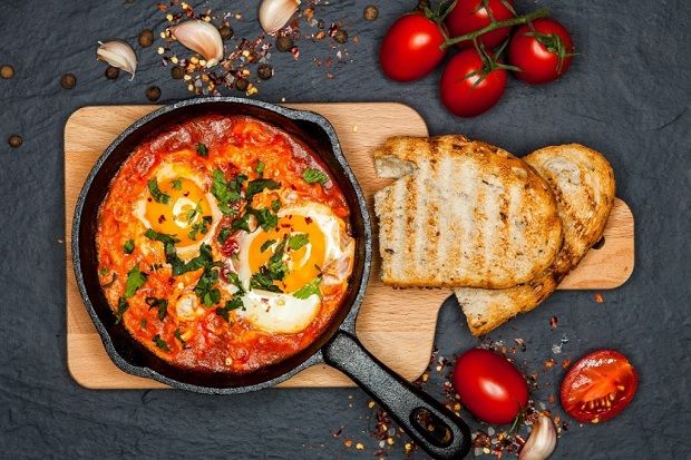 Με δυο αυγά και δυο ντομάτες