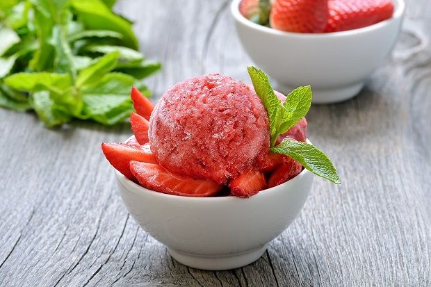 Με ένα σορμπέ φράουλας δροσίζομαι…