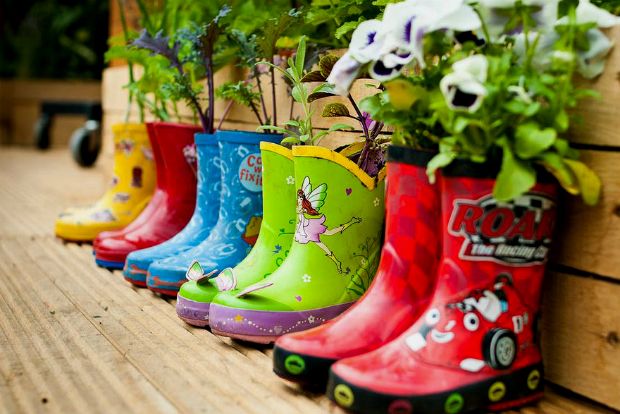 Με τα παιδιά στον κήπο