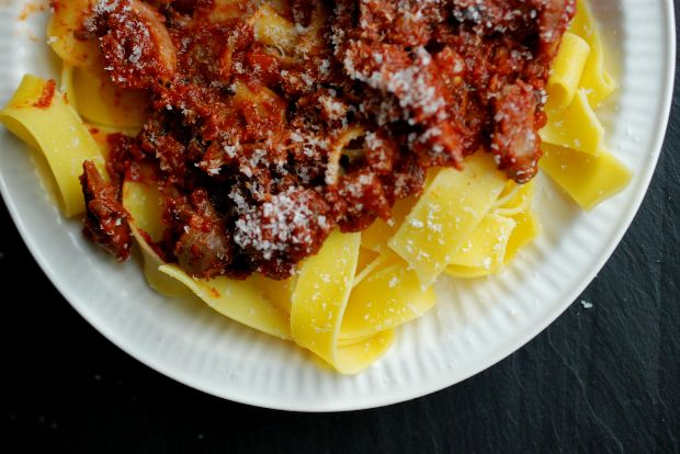 Με τα ρέστα απ’ το αρνάκι