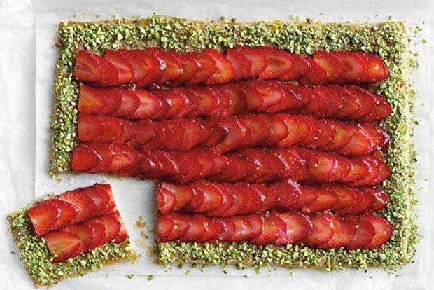 Με τις πρώτες φράουλες