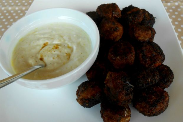 Μελιτζανοκεφτέδες με γιαούρτι και κάρυ