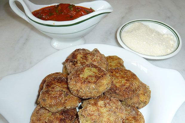 Μελιτζανοκεφτέδες με σάλτσα ντομάτας