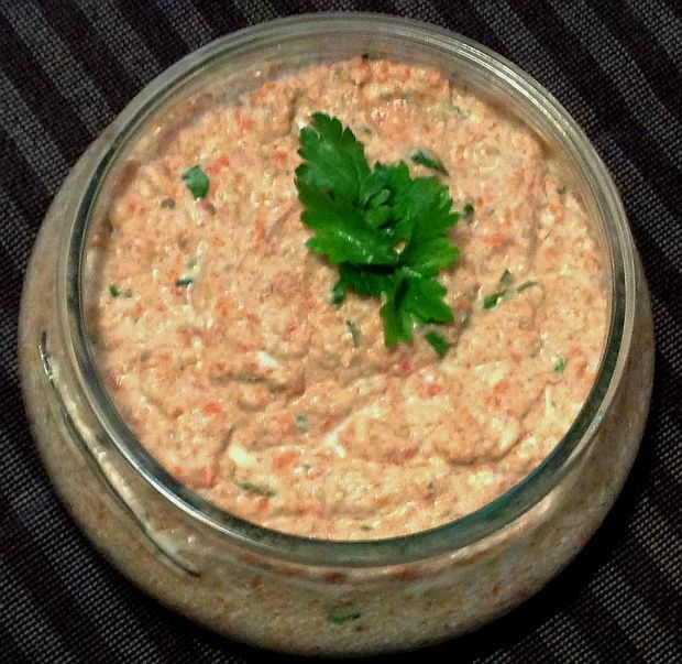 Μελιτζανοσαλάτα καπνιστή με κόκκινες πιπεριές