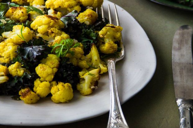 Μες στον χειμώνα …άνθη κουνουπιδιού με κουρκουμά, κέιλ και κινόα