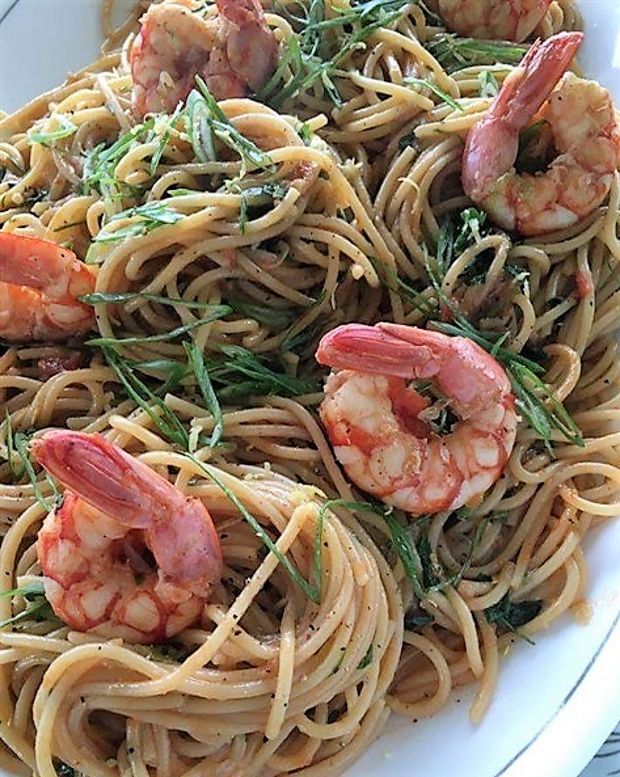 Μετά τη βουτιά στη θάλασσα, βουτιά στη γαριδομακαρονάδα