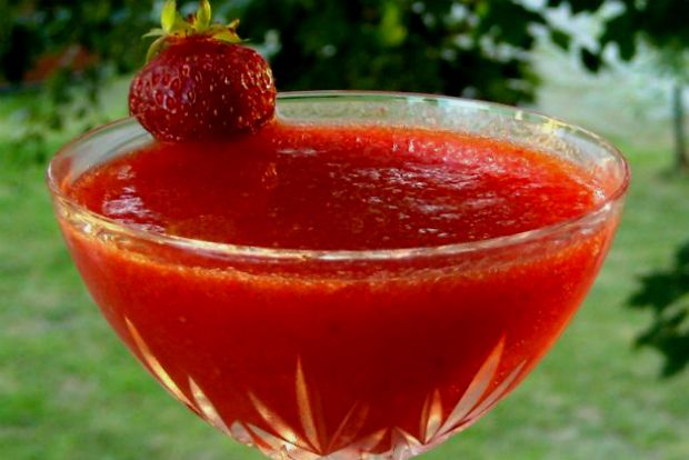 Μεθάω και με το άρωμα: φρέσκο λικέρ φράουλα