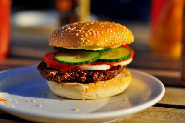 Μεζέδες για Μουντιάλ: burger για τον τελικό