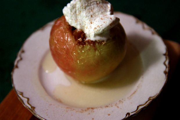 Μήλα ψητά με σαντιγί, της κυρίας Έφης