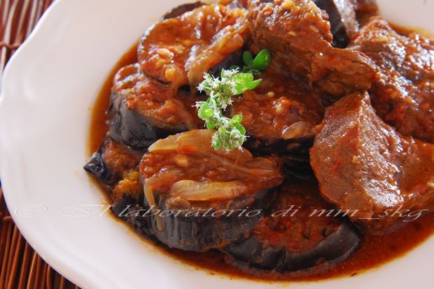 Mοσχαράκι φουρνιστό με μελιτζάνες