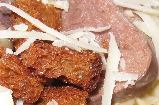 Μοσχαρίσια μάγουλα και γλώσσα, βραστά με λαχανικά