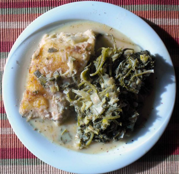 Μπακαλιάρος με σταμναγκάθι και καυκαλήθρες