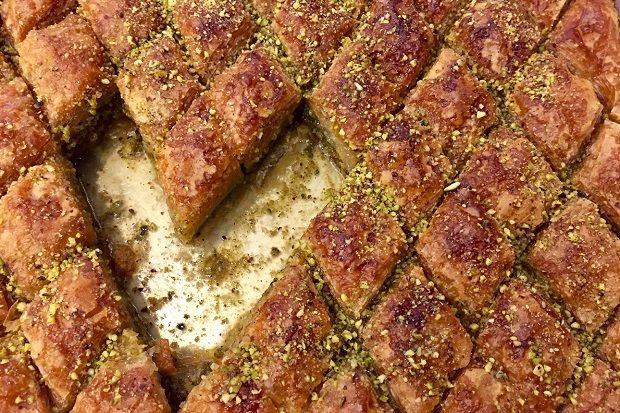 Μπακλαβάς με φιστίκι στο κατώφλι της γιορτής