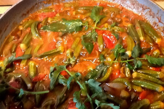 Μπάμιες, πιπεράτες. Ν’ ακούγεται το καλοκαίρι!