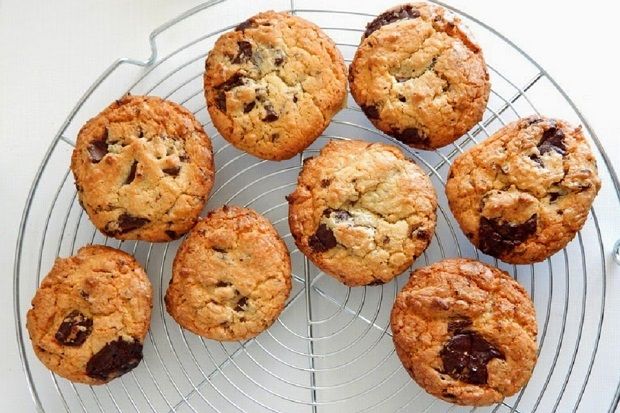 Μπισκότα με (ολόκληρα) κομμάτια σοκολάτας