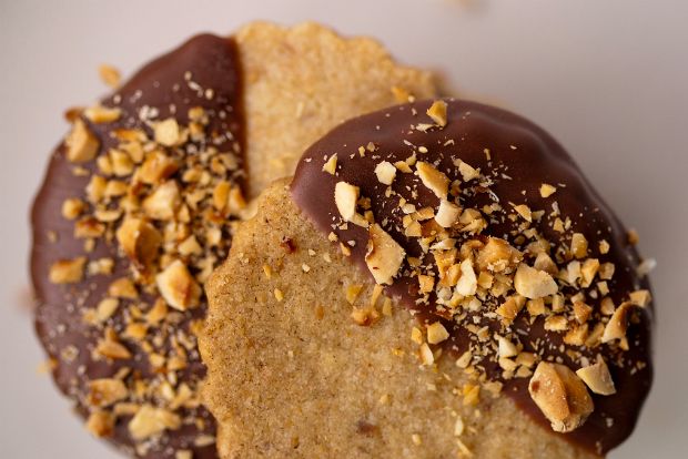 Μπισκότα με το άλλο μισό της σοκολάτας