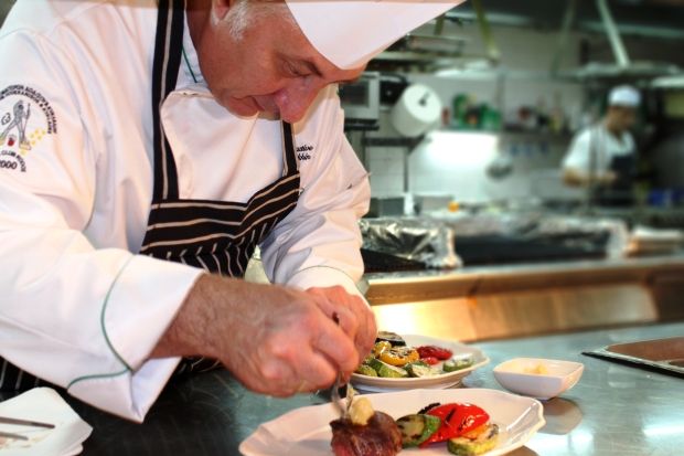 Mπoυκιές μπακαλιάρου σε ένα ιστορικό ξενοδοχείο