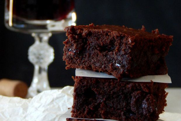 Μπράουνι με «μεθυσμένα» κράνμπερι για το παγωτό