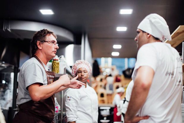 Mugaritz: Καραμελωμένο σκόρδο με «κάτι» από αρνί