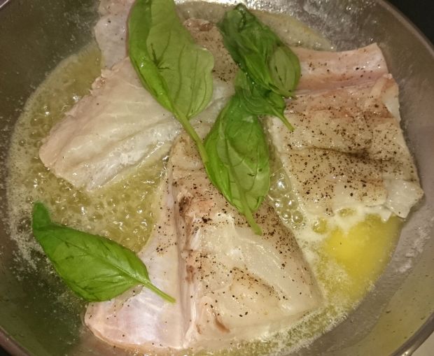 Μυλοκόπι με πουρέ μελιτζάνας και πατάτας