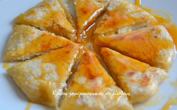 Μυζηθρόπιτες νεράτες από το Λασίθι