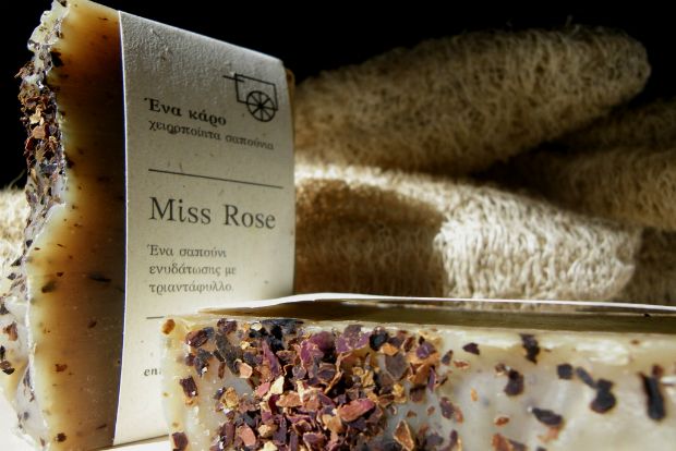 Ένα κάρο: τα άφθαστα σαπούνια της Τήνου