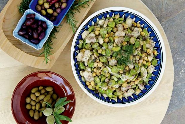 Νόστιμα νηστίσιμα VI: Πολυσπόρι σαλάτα