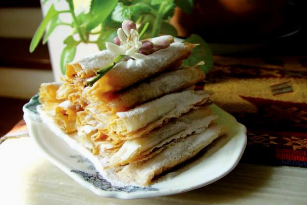 Νόστιμα νηστίσιμα VIII: ρολά με αμύγδαλα