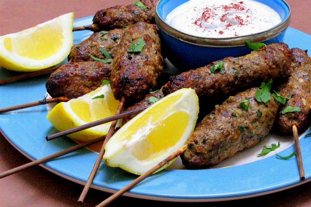 Νοστιμιά και αψάδα: μπιφτέκια λιβανέζικα