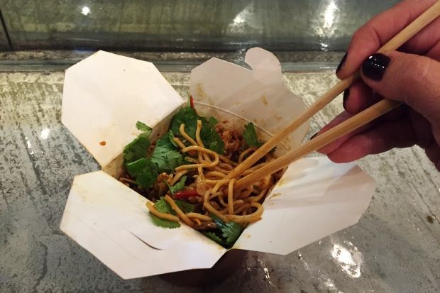 Νουντλς με μοσχάρι καυτερό, Wok on Fire