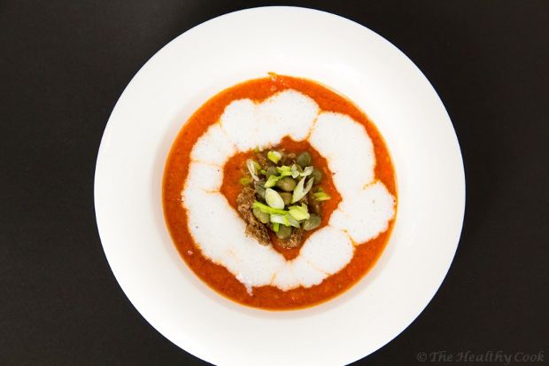 Ντοματόσουπα με ξινόγαλα, βάλσαμο στα κρύα