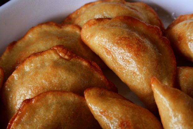 Ο Χότζας προσφέρει τηγανίτες