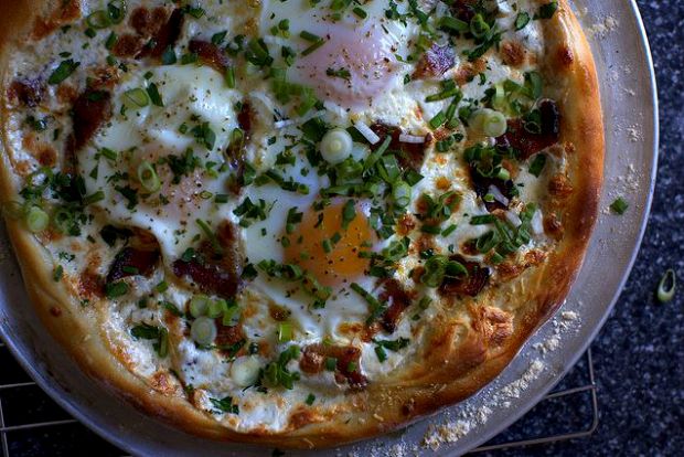 Ο εργένης στην κουζίνα: πίτσα για πρωινό;