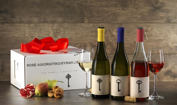 Οινοποιία Σεμέλη: διαλεχτά κρασιά φορούν τα γιορτινά τους