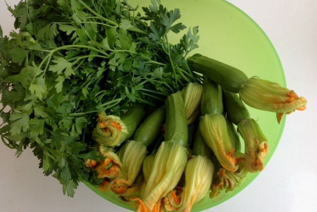 Ωμά κολοκυθάκια σαλάτα