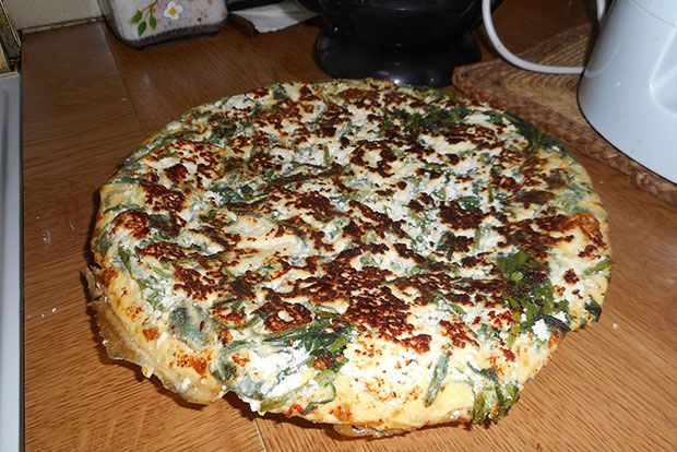 Ομελέτα με άγρια χόρτα: όπως στην κρητική εξοχή