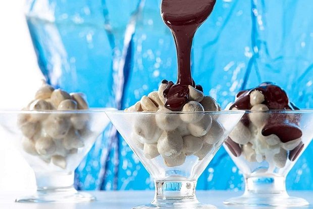 Παγωτό με μικρές μαρέγκες του κυρίου Μαυροφρύδη