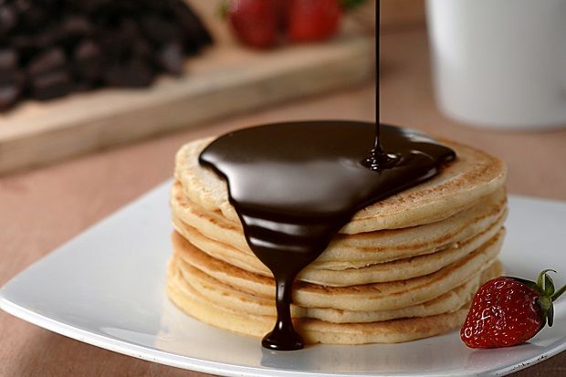 Pancakes καραμέλα-σοκολάτα σε τρεις πράξεις