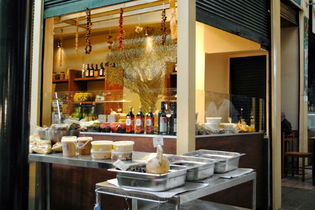 Παντοπωλείο της Στοάς: ξέχειλα τα ράφια, τίγκα το e-shop