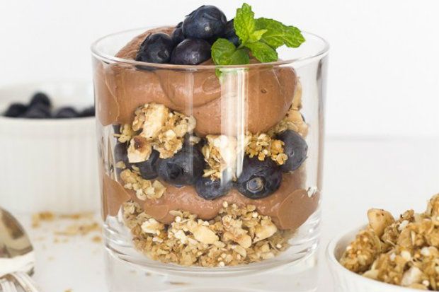 Παρφέ γιαουρτιού με σοκολάτα και φρέσκα φρούτα