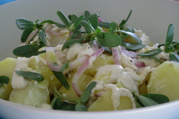 Πατατοσαλάτα με σάλτσα από κάσιους