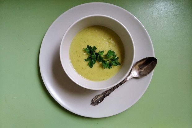 Πατατόσουπα με μπρόκολο, κολοκυθάκι και πράσο