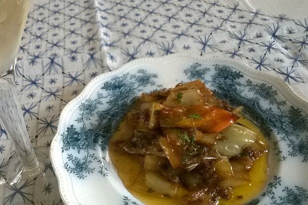 Πεπερονάτα γκρέκα και αχνιστό ψωμί